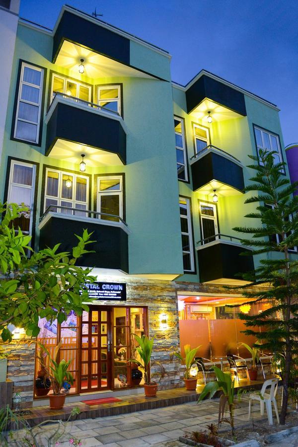 Crystal Crown Hotel ฮุลฮูมาเล ภายนอก รูปภาพ